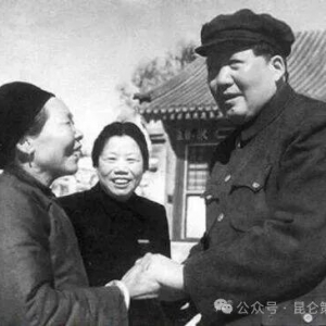 现在还说“伟人时代经济到了崩溃的边缘”，不是被毒食品毁了脑子，就是居心叵测 ...