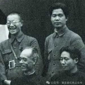 在宋庆龄先生眼里，毛主席最伟岸、伟大！