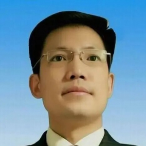 陈中华：公职代表责任而非特殊待遇，霸占车位的女干部必须严惩 ...