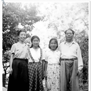 炽热红文：50年代，主席和江青带着李讷、李敏合影